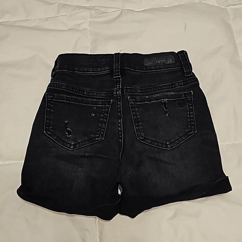 Justice Girls youth black shorts. Sz 7! High rise, snap Buttons! Easy!!